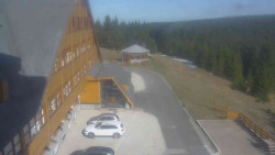 Parkoviště a hlavní vchod