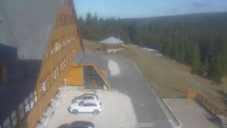 Parkoviště a hlavní vchod