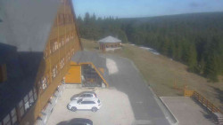 Parkoviště a hlavní vchod