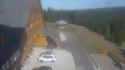 Parkoviště a hlavní vchod