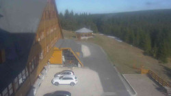 Parkoviště a hlavní vchod