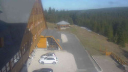 Parkoviště a hlavní vchod