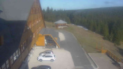 Parkoviště a hlavní vchod