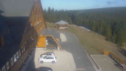 Parkoviště a hlavní vchod