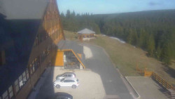 Parkoviště a hlavní vchod