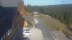 Parkoviště a hlavní vchod