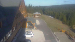 Parkoviště a hlavní vchod