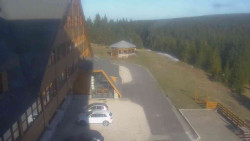 Parkoviště a hlavní vchod