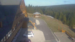 Parkoviště a hlavní vchod