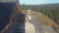 Parkoviště a hlavní vchod