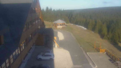 Parkoviště a hlavní vchod