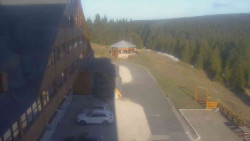 Parkoviště a hlavní vchod