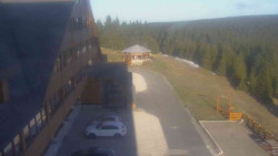 Parkoviště a hlavní vchod