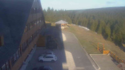 Parkoviště a hlavní vchod