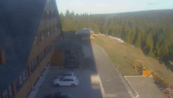 Parkoviště a hlavní vchod