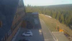 Parkoviště a hlavní vchod