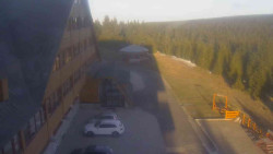 Parkoviště a hlavní vchod