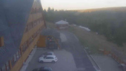 Parkoviště a hlavní vchod