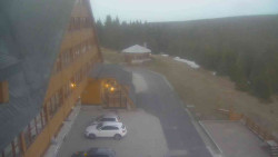 Parkoviště a hlavní vchod