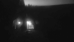 Parkoviště a hlavní vchod