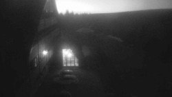 Parkoviště a hlavní vchod