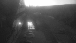 Parkoviště a hlavní vchod