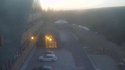 Parkoviště a hlavní vchod