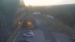 Parkoviště a hlavní vchod