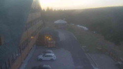 Parkoviště a hlavní vchod