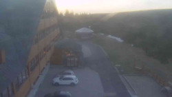 Parkoviště a hlavní vchod