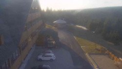 Parkoviště a hlavní vchod