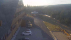 Parkoviště a hlavní vchod