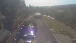 Parkoviště a hlavní vchod