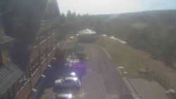 Parkoviště a hlavní vchod