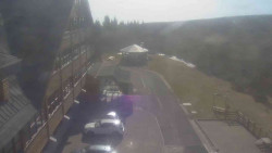 Parkoviště a hlavní vchod