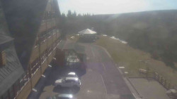 Parkoviště a hlavní vchod