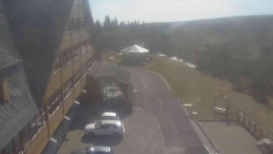 Parkoviště a hlavní vchod