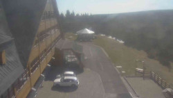 Parkoviště a hlavní vchod