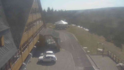 Parkoviště a hlavní vchod