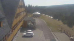 Parkoviště a hlavní vchod