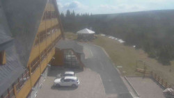 Parkoviště a hlavní vchod