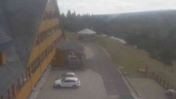 Parkoviště a hlavní vchod