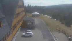 Parkoviště a hlavní vchod