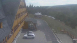 Parkoviště a hlavní vchod