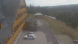 Parkoviště a hlavní vchod