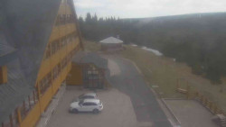 Parkoviště a hlavní vchod