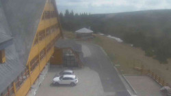 Parkoviště a hlavní vchod