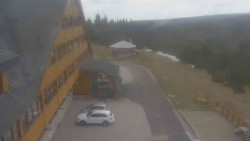 Parkoviště a hlavní vchod