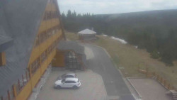 Parkoviště a hlavní vchod