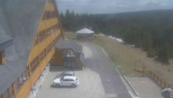 Parkoviště a hlavní vchod